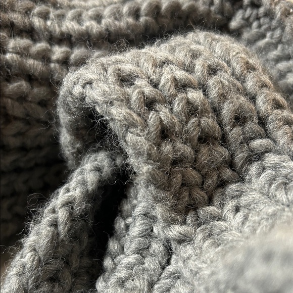 Abercrombie & Fitch Gray Knit Scarf - Picture 2 of 6